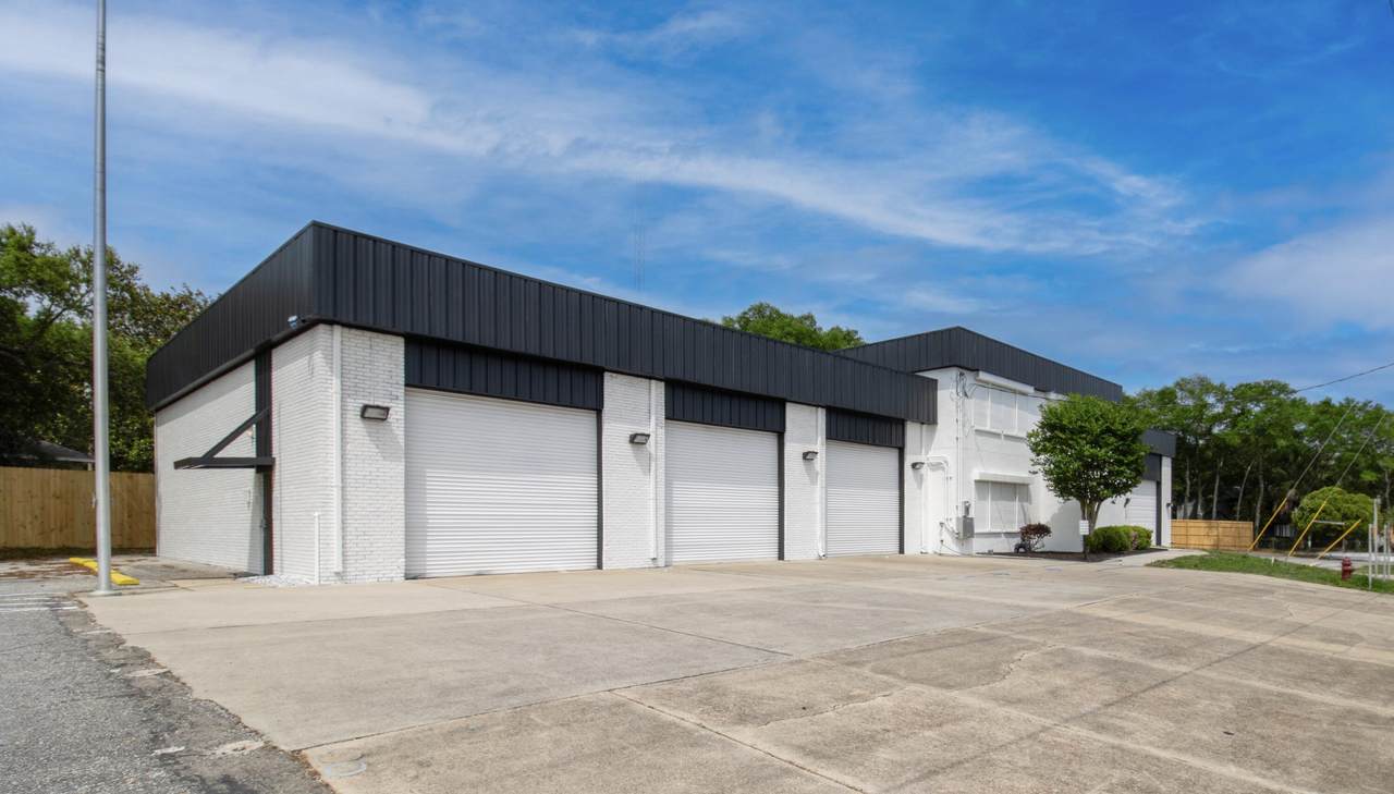 2 Racetrack Road - Photo 1