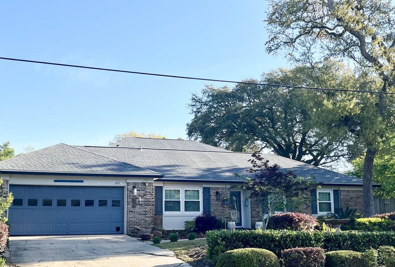 613 Mayflower Avenue - Photo 1