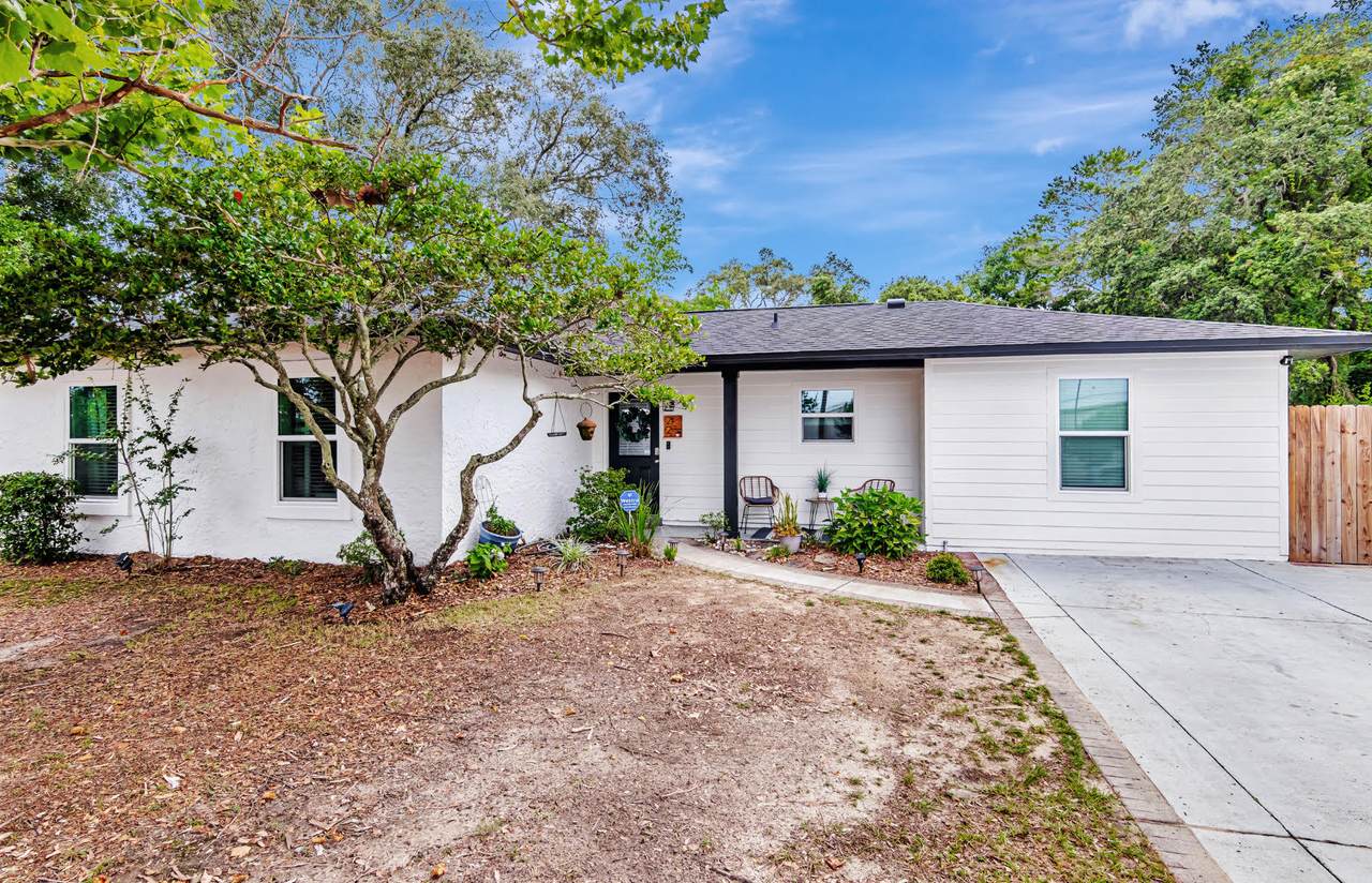 22 Robinwood Drive - Photo 1