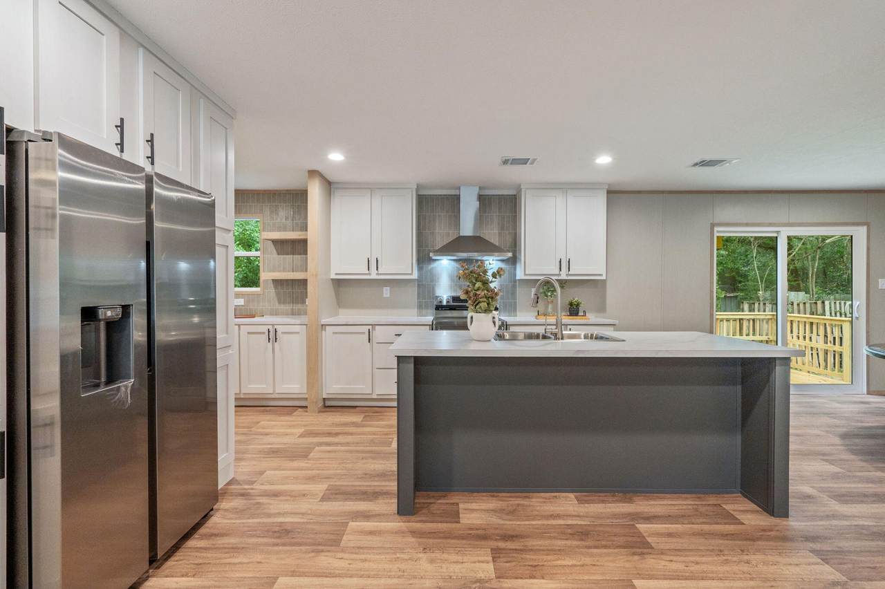 3195 Pinewoods Drive - Photo 1
