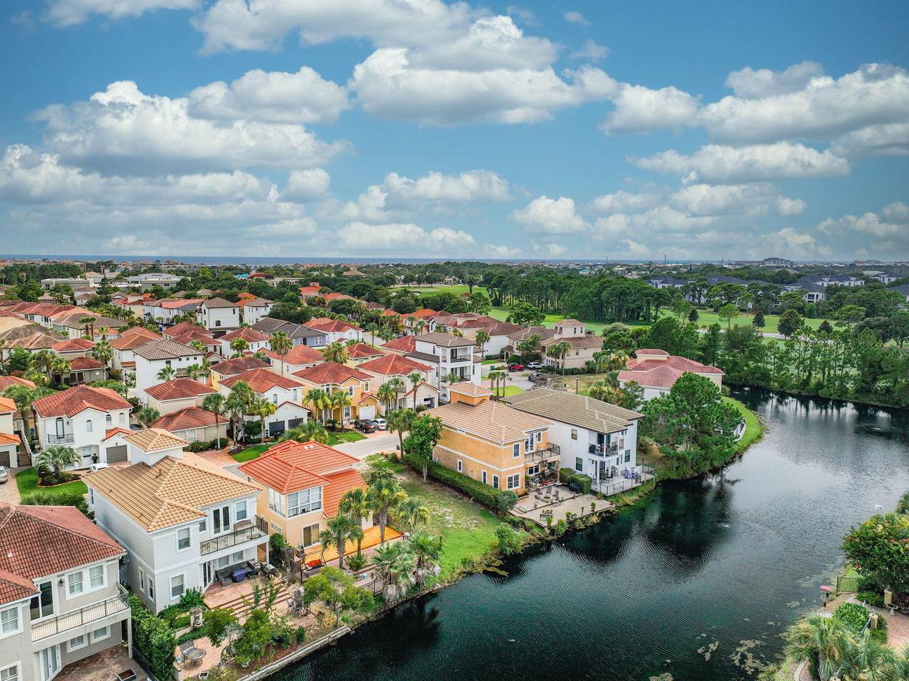 270 Calusa Boulevard - Photo 1