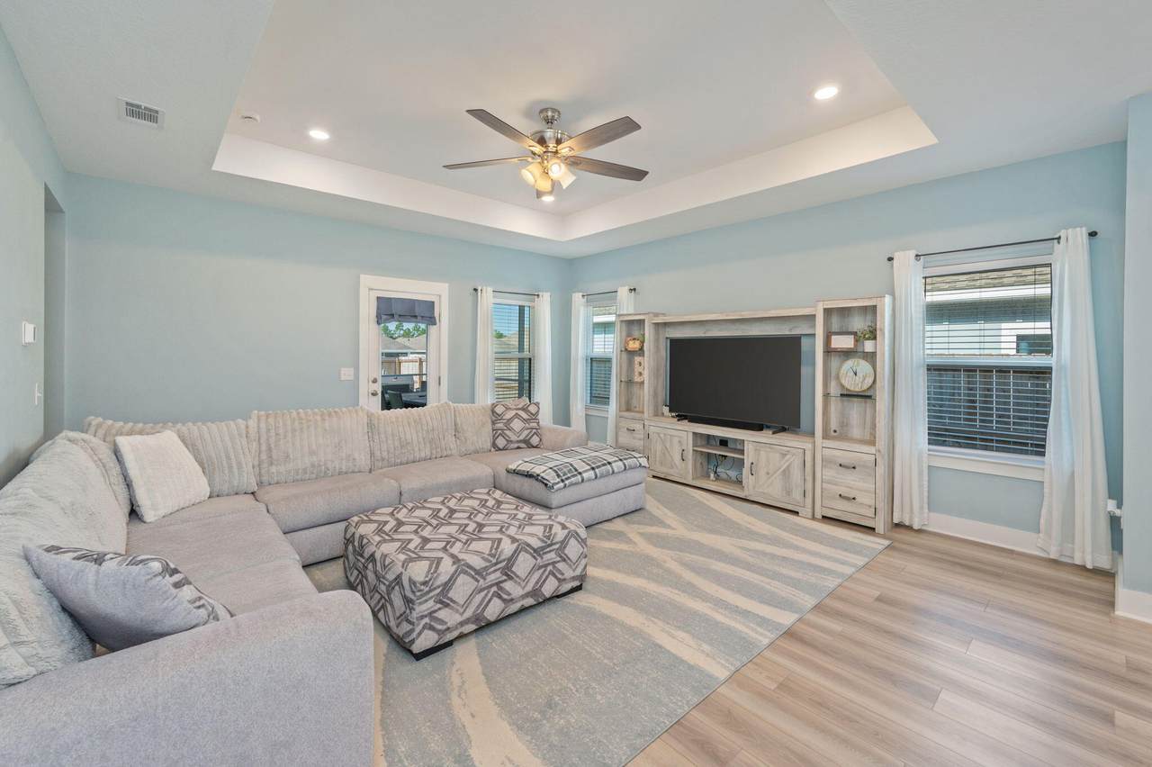 109 Blooming Cove - Photo 1