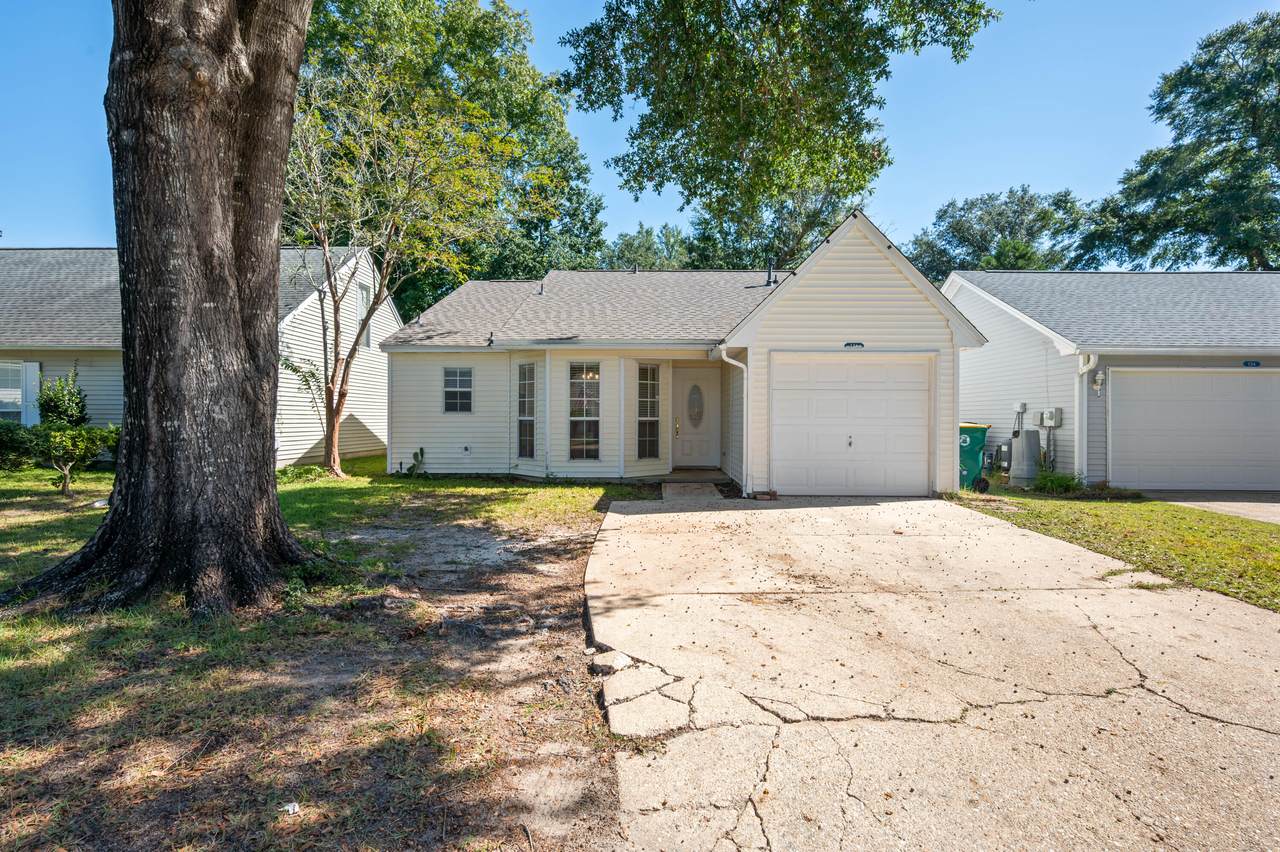 126 Meadowbrook Court - Photo 1