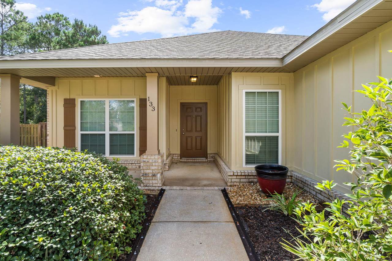 133 Dickens Drive - Photo 1