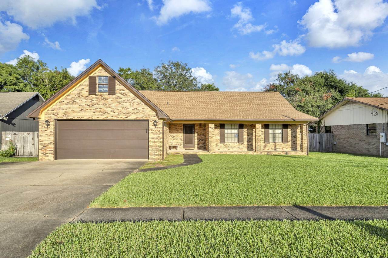 392 Evergreen Circle - Photo 1