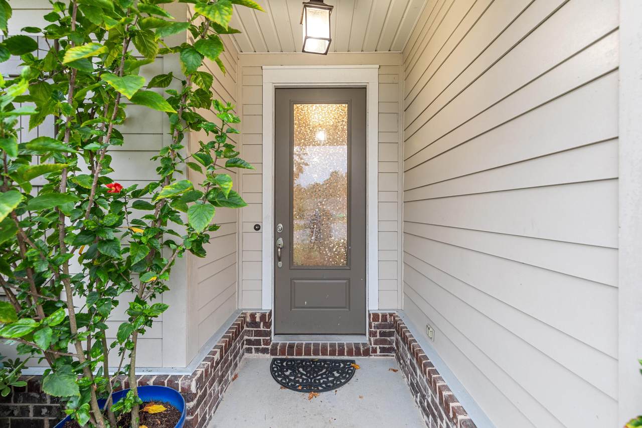 40 Oyster Boulevard - Photo 1