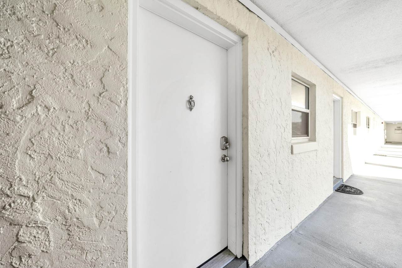 909 Santa Rosa Boulevard - Photo 1