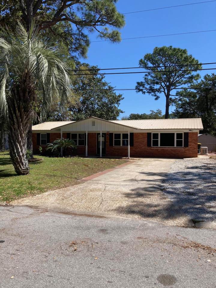 303 Linda Lane - Photo 1