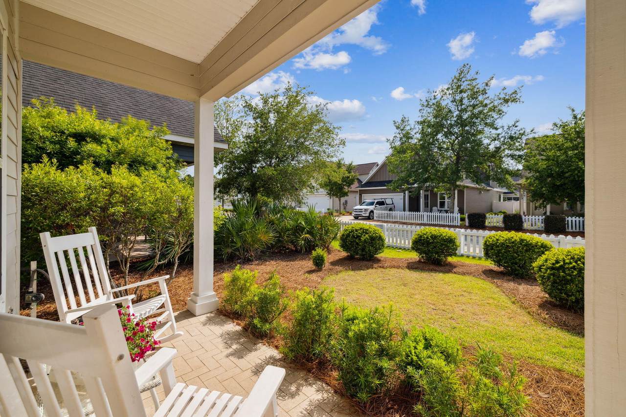 180 Blakely Drew Boulevard - Photo 1