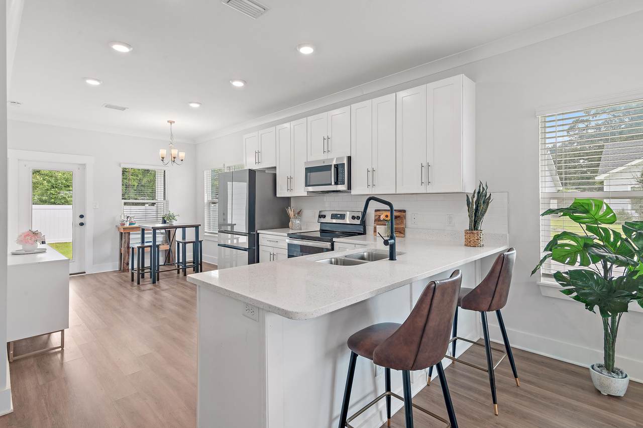 8 Alexander Way - Photo 1