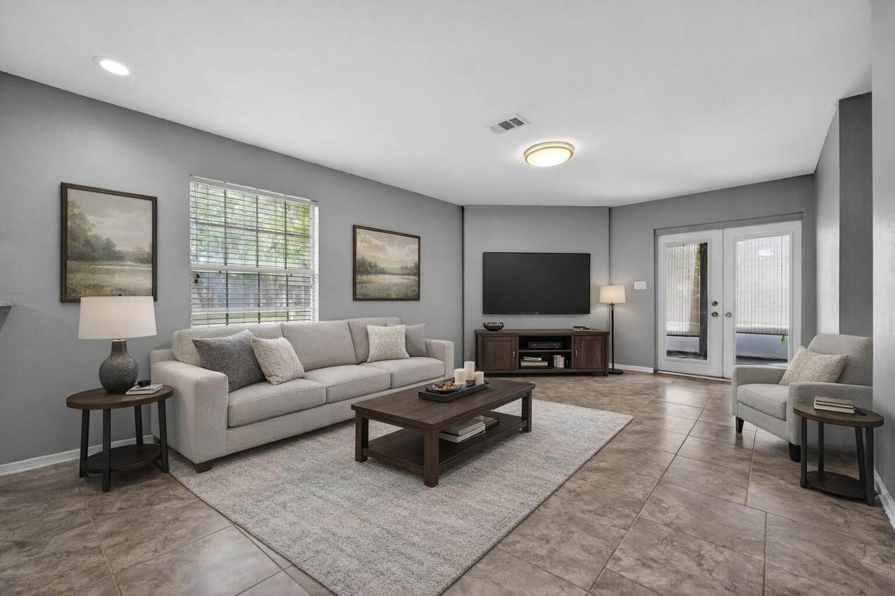 2813 Langley Avenue - Photo 1