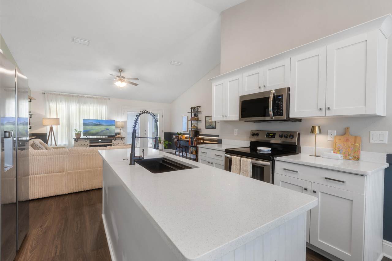 6042 Capitol Drive - Photo 1