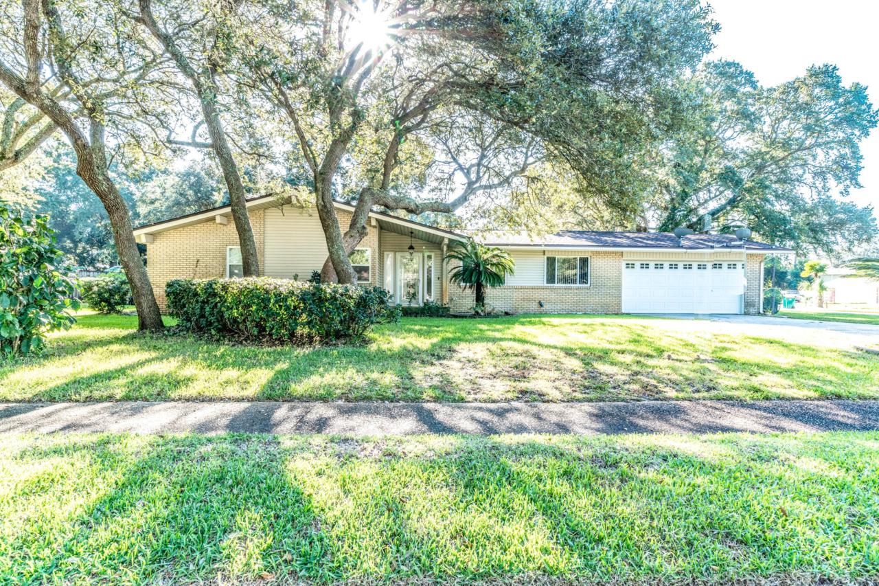 121 Woodbine Circle - Photo 1