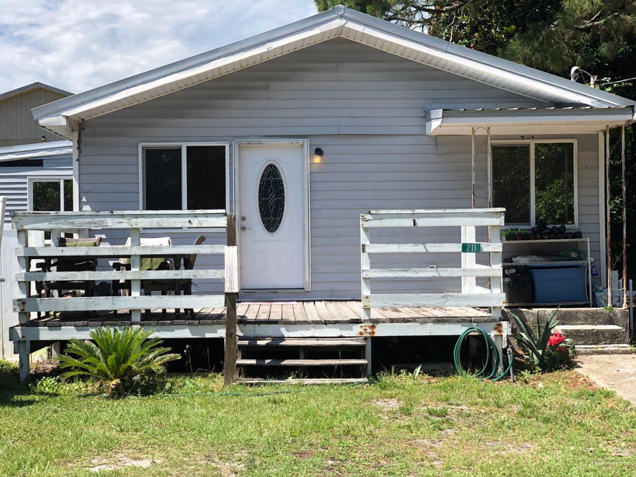 211 Oak Street - Photo 1
