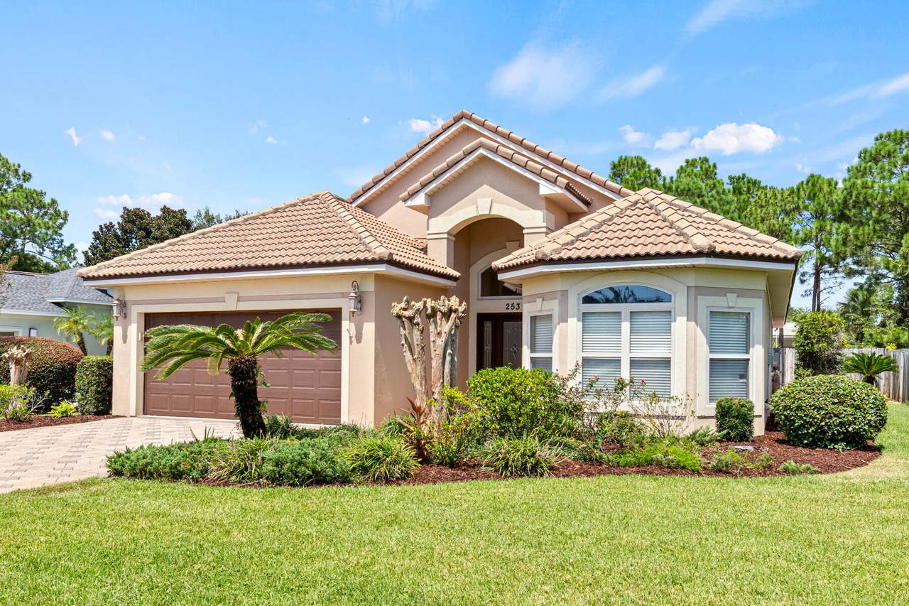 253 Okeechobee Cove - Photo 1