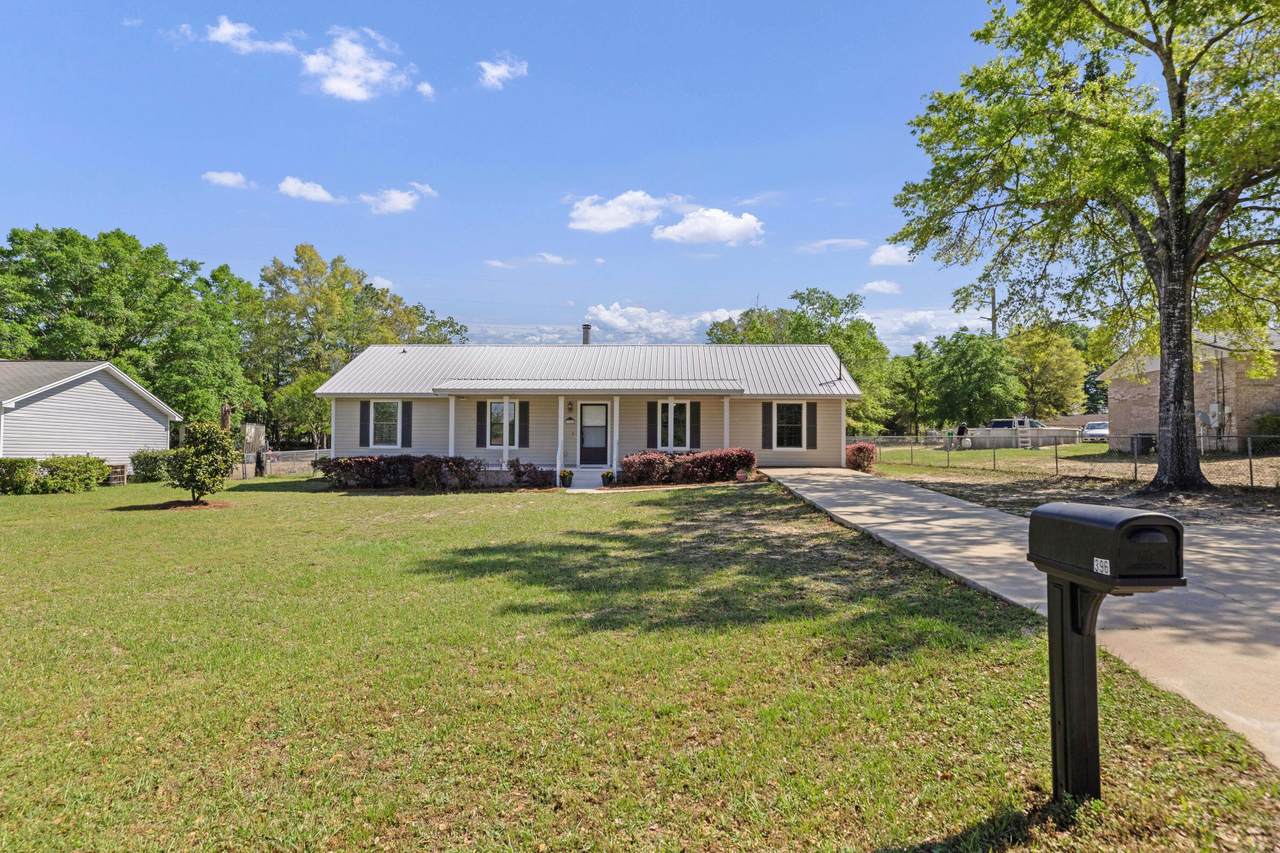 396 Lakeview Drive - Photo 1
