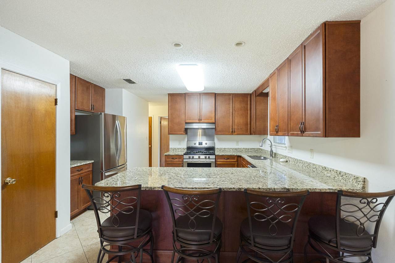 400 Tanglewood Drive - Photo 1