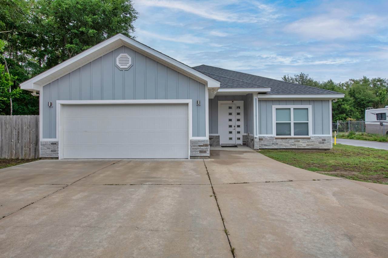 718 Commanche Drive - Photo 1