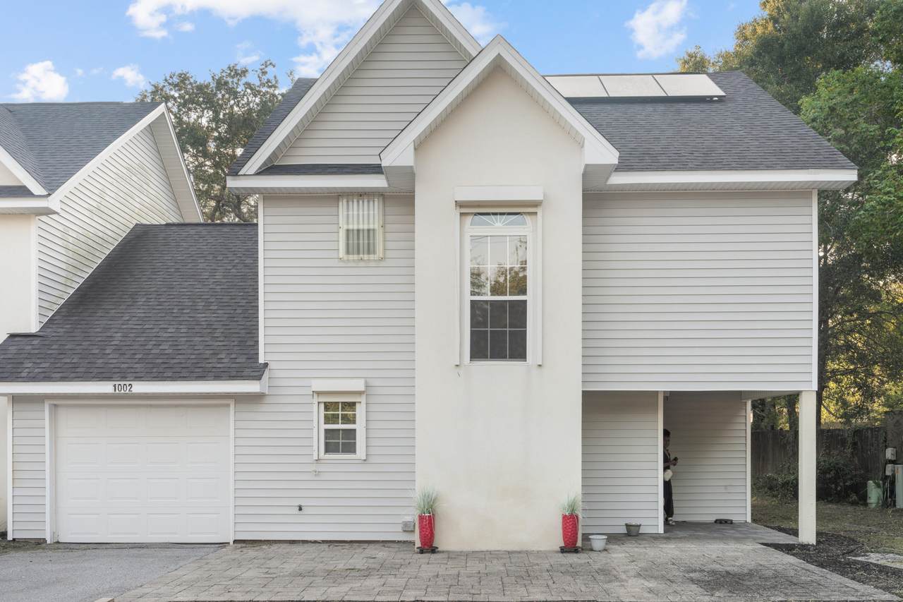 1002 Hondo Avenue - Photo 1