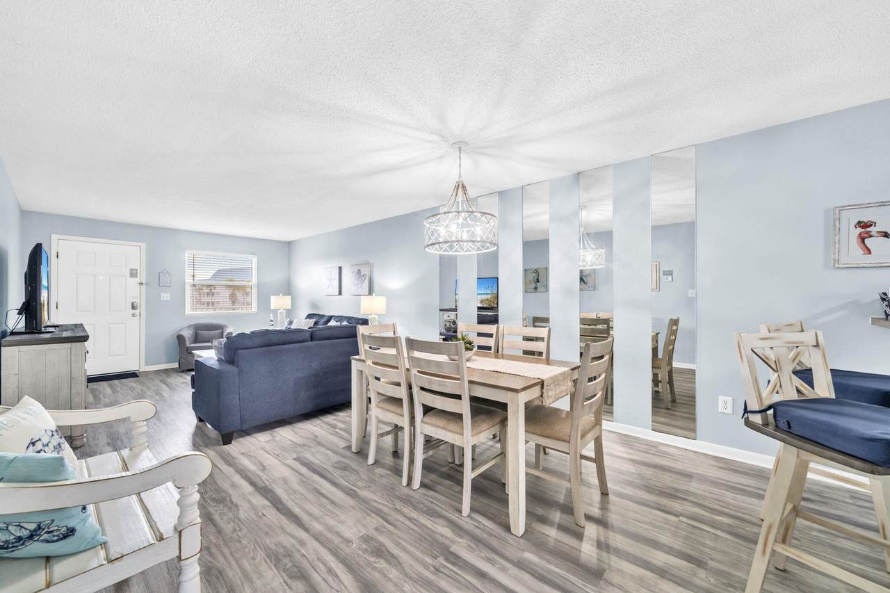 885 Santa Rosa Boulevard - Photo 1