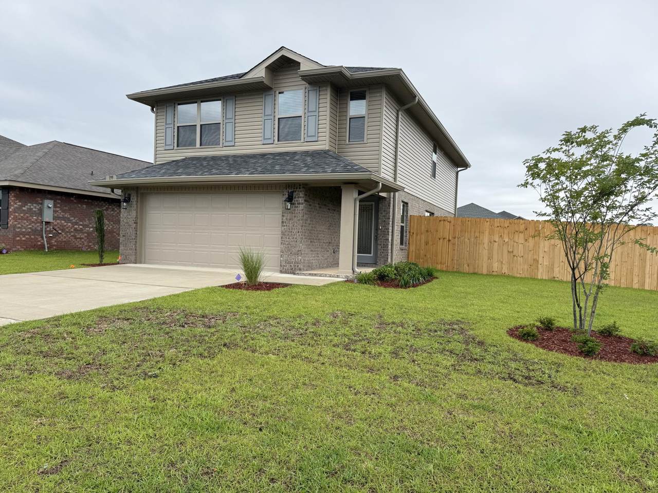 199 Ridgeway Circle - Photo 1