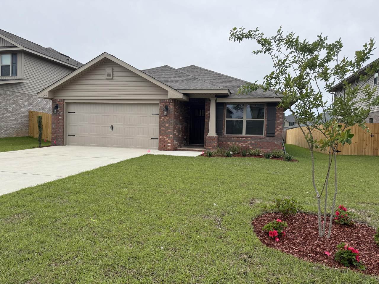 197 Ridgeway Circle - Photo 1