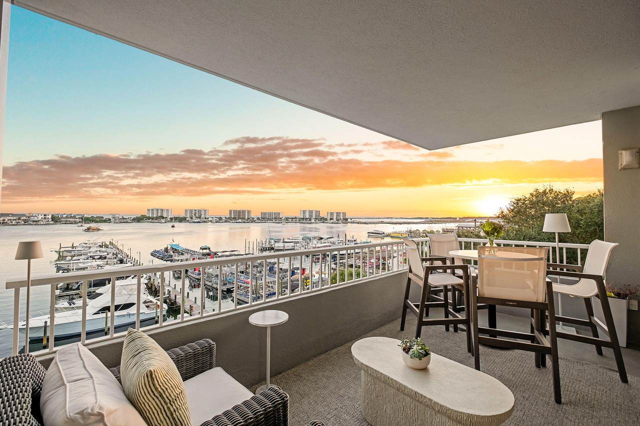 320 Harbor Boulevard - Photo 1