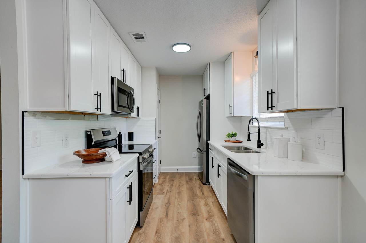 487 Woodlawn Road - Photo 1
