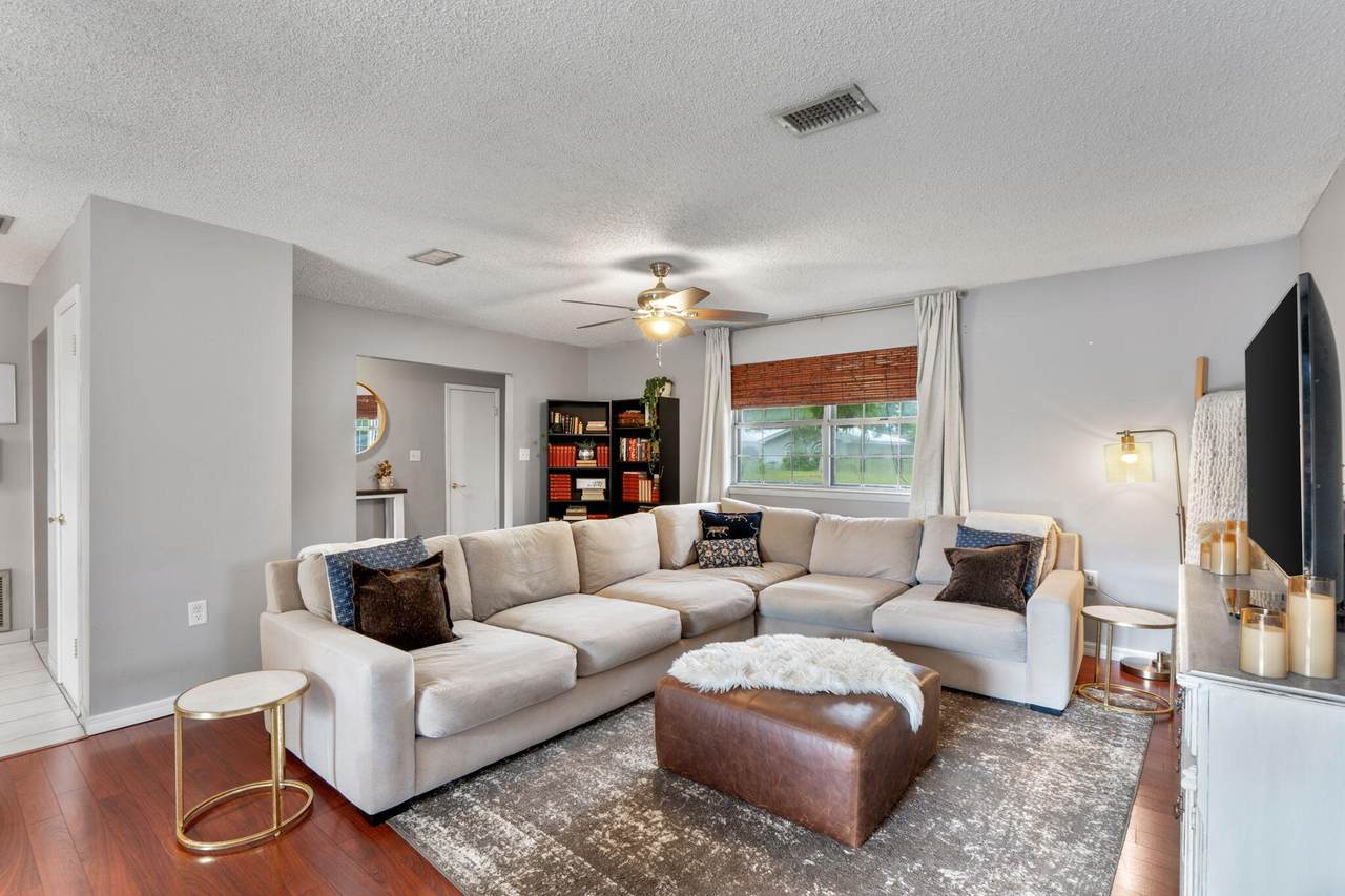 5 Lakeview Drive - Photo 1
