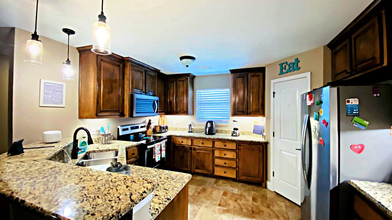 2241 Janet Street - Photo 1