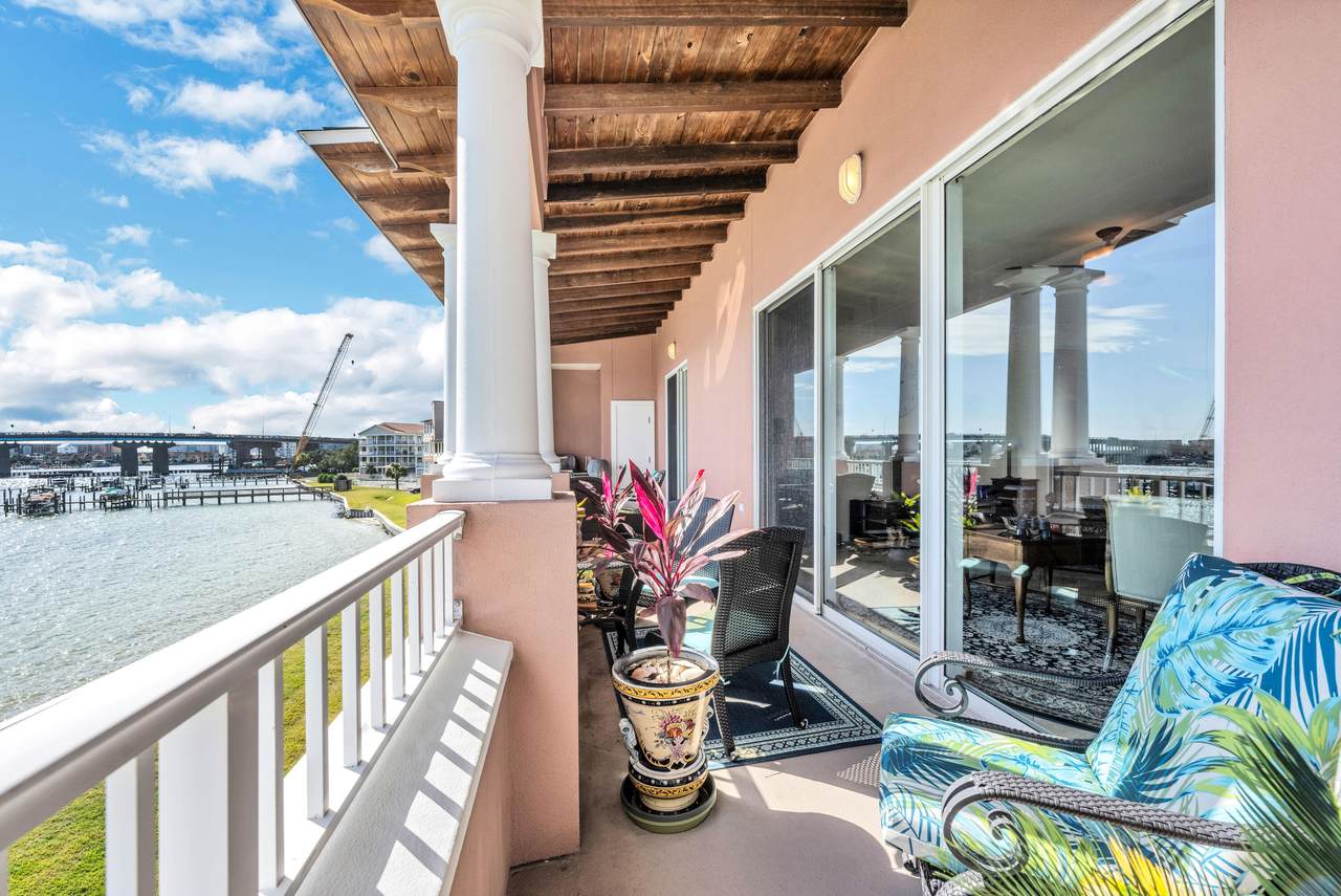 240 Brooks Street - Photo 1