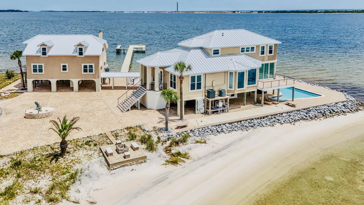 320 Sunny Drive - Photo 1