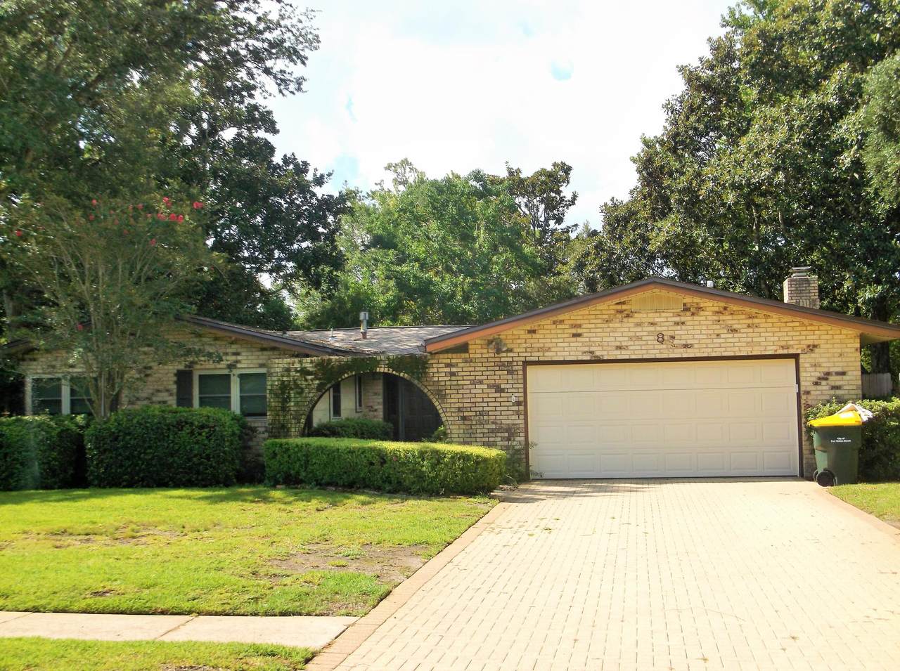 8 Carlyle Court - Photo 1