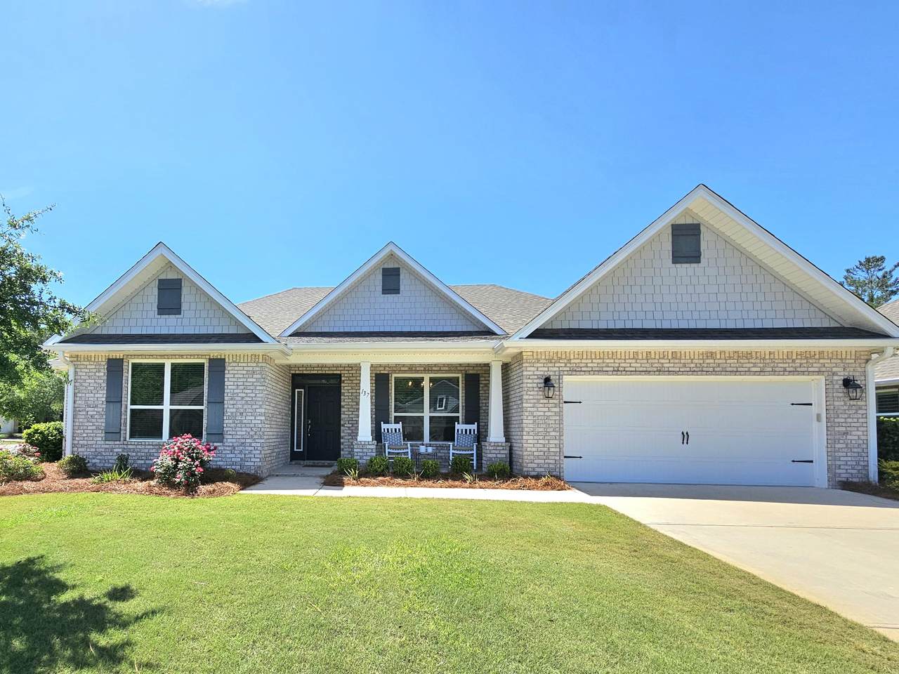 137 Autumn Avenue - Photo 1