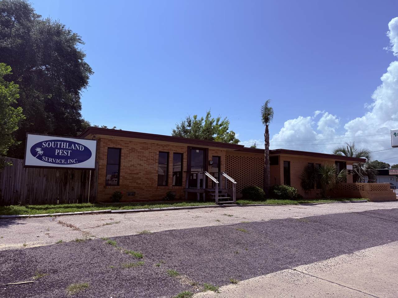58 Beal Parkway - Photo 1