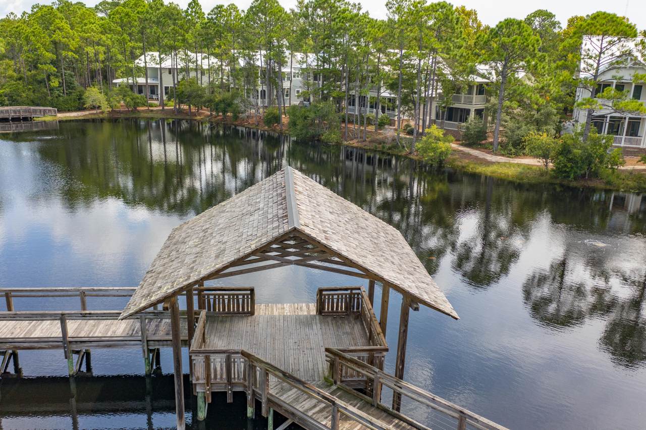 104 Okeechobee Circle - Photo 1