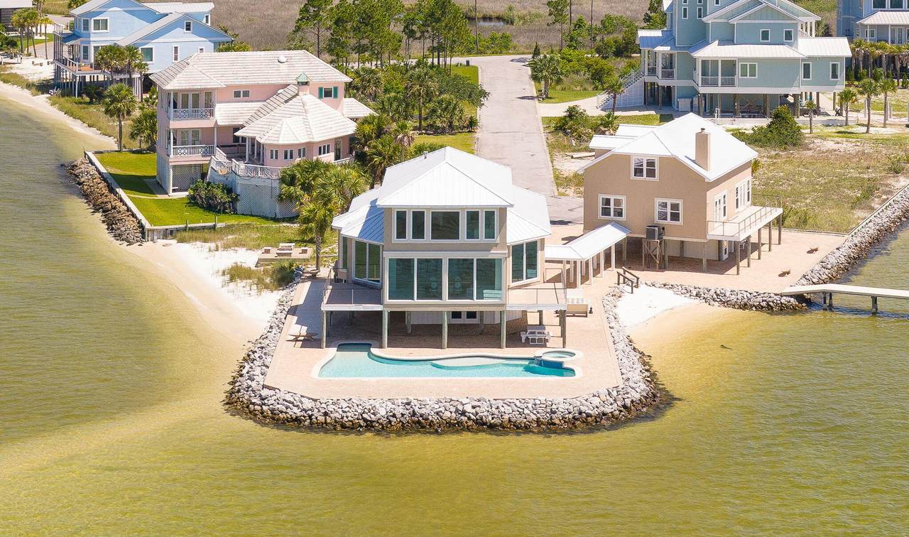 320 Sunny Drive - Photo 1