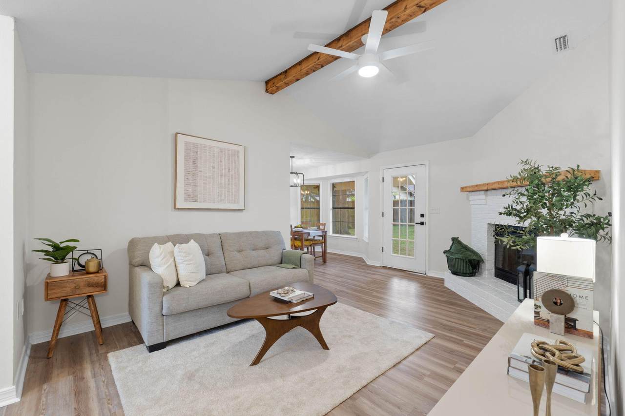 136 Oak Terrace Drive - Photo 1