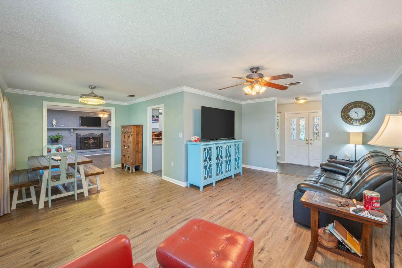 10 Lake Lorraine Circle - Photo 1