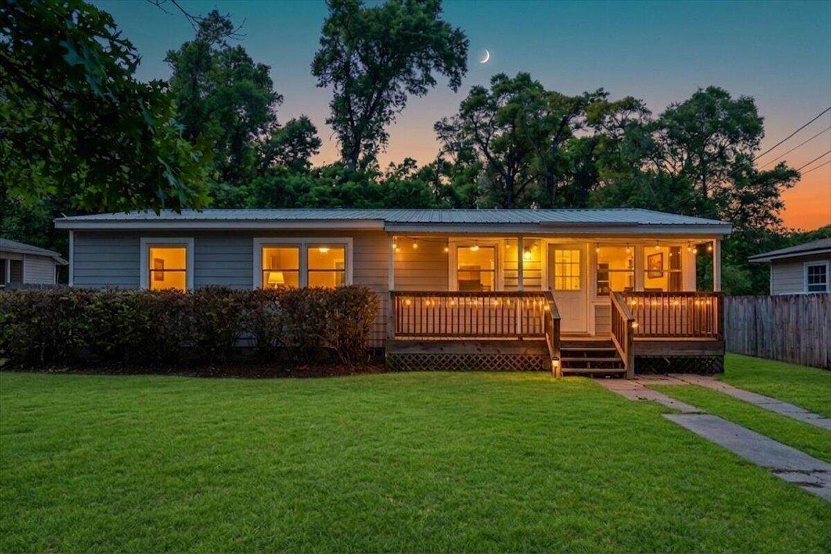 555 68th Avenue - Photo 1