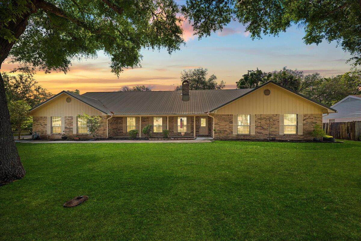 121 Edwards Lane - Photo 1