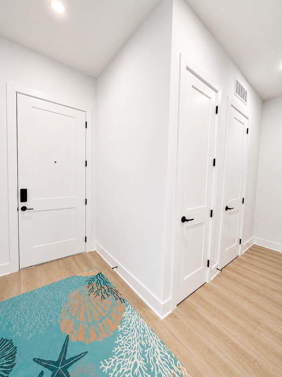 319 The Grove Drive - Photo 1