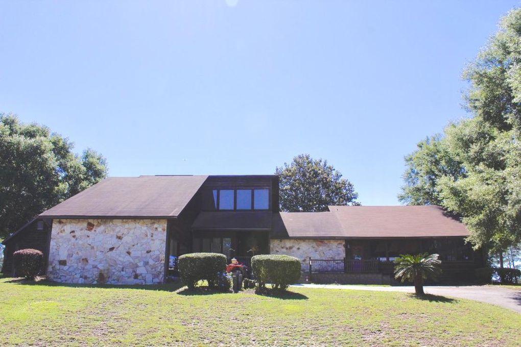 585 Country Club Drive - Photo 1