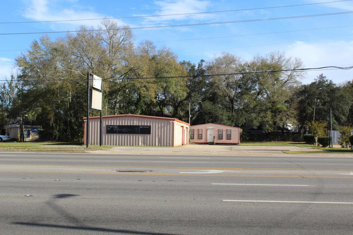 1103 Eglin Parkway - Photo 1