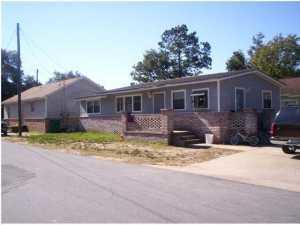 220 Poplar Avenue - Photo 1