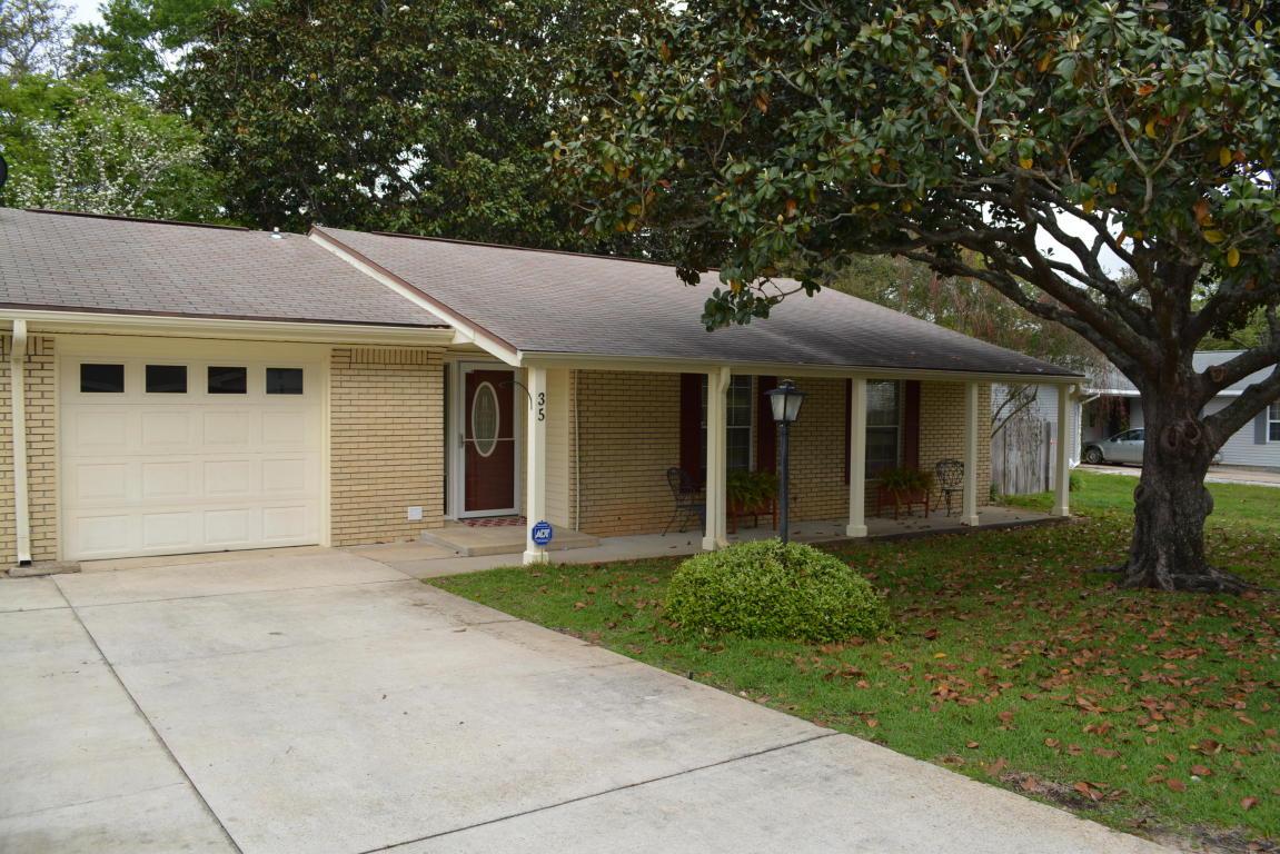 35 Berwick Circle - Photo 1