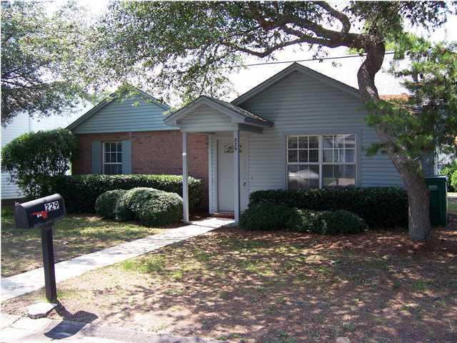 229 Parkwood Circle - Photo 1