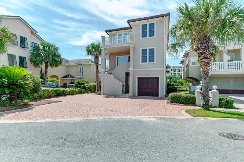 44 Grande Beach Drive - Photo 1