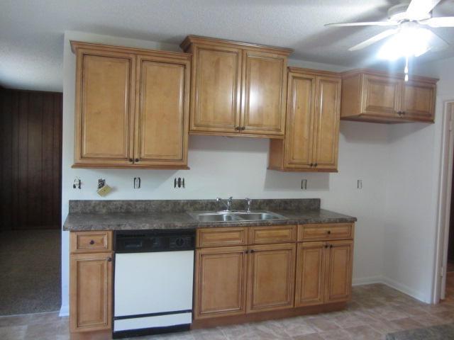 313 Somerset Drive - Photo 1