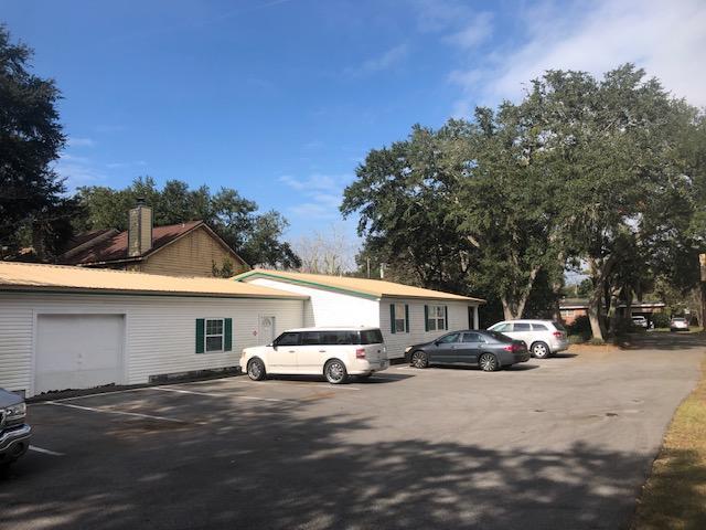 204 Cloverdale Boulevard - Photo 1